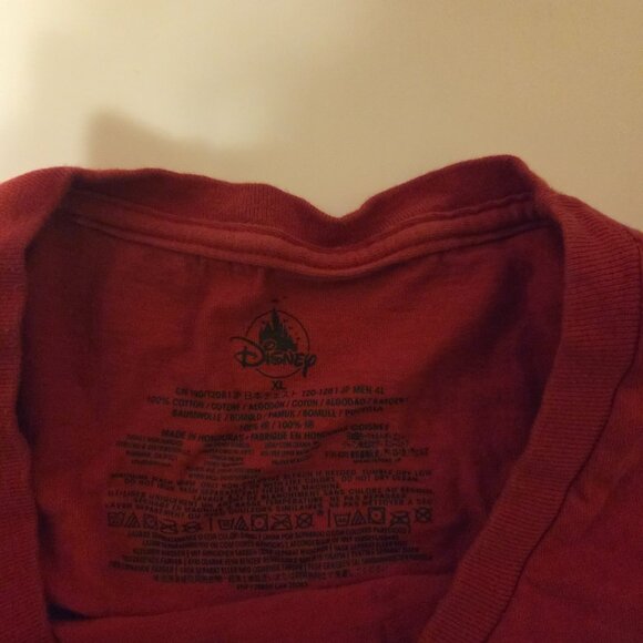 Disney Unisex Shirt that says "I Wear the Ears in the Family" - Picture 4 of 4